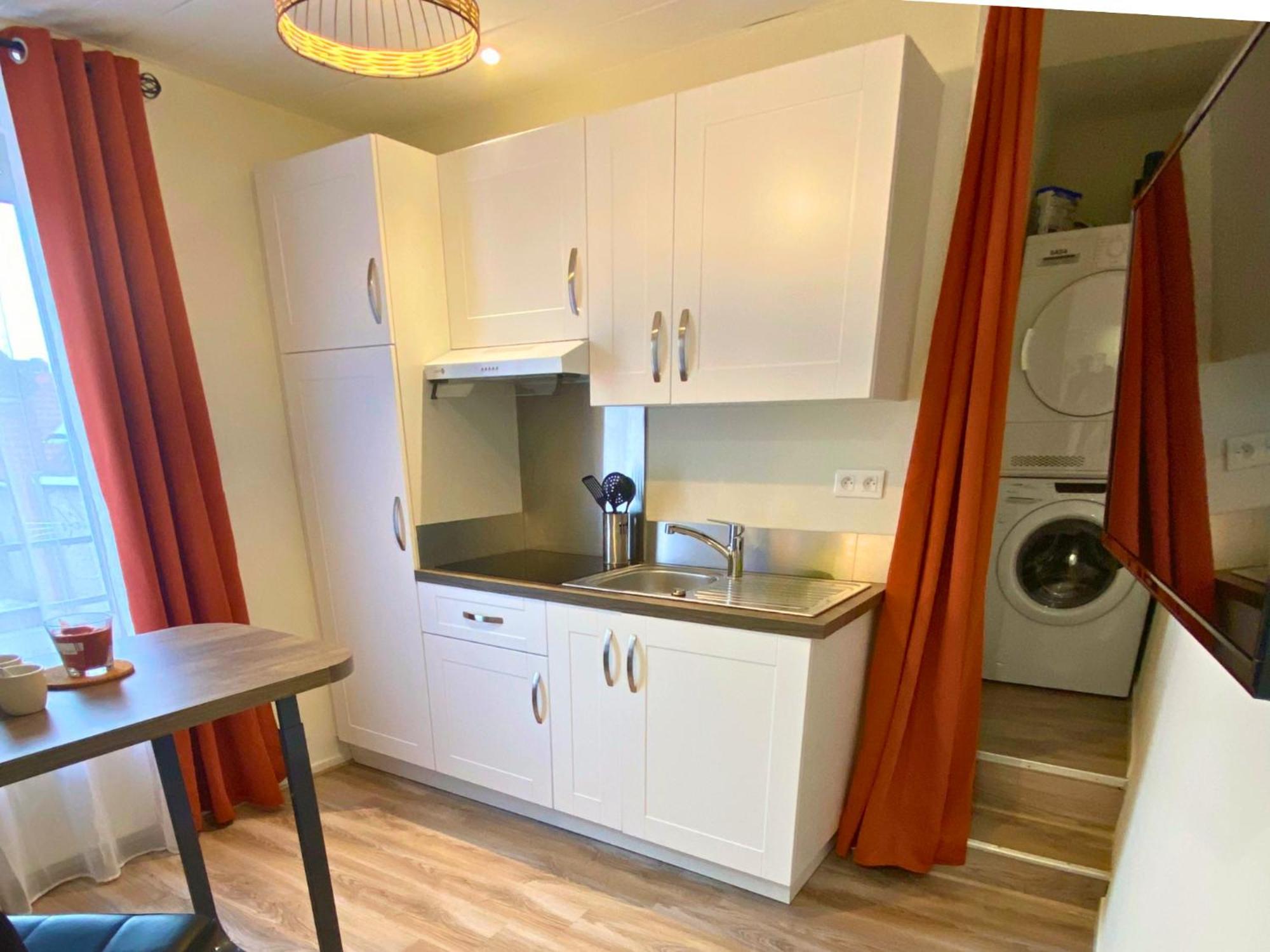 Studio Moderne Et Tout Equipe Au Coeur De Bourbourg - Gare A Proximite 外观 照片